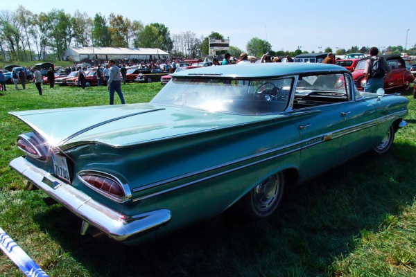 Chevrolet Impala 1967: история легенды американского автопрома