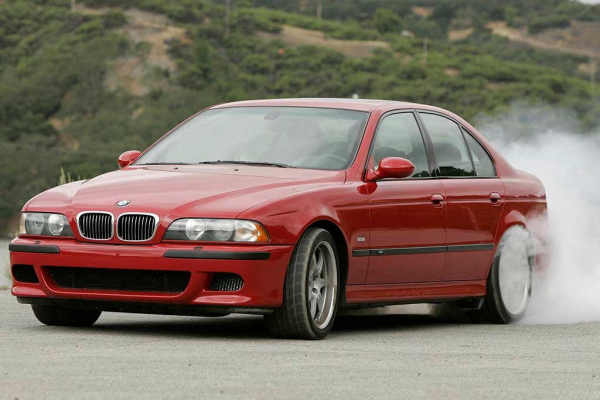 Вспоминаем историю BMW M5 (E39): третье поколение «заряженного» баварского седана