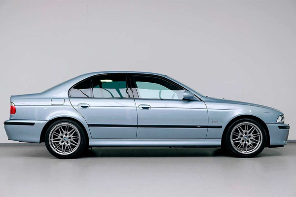 Вспоминаем историю BMW M5 (E39): третье поколение «заряженного» баварского седана