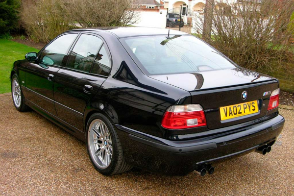 Вспоминаем историю BMW M5 (E39): третье поколение «заряженного» баварского седана