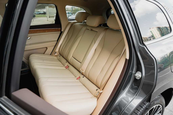 Цвета кузова Seres M7: пять доступных оттенков для кроссовера Цвета кузова Seres M7: пять доступных оттенков для кроссовера