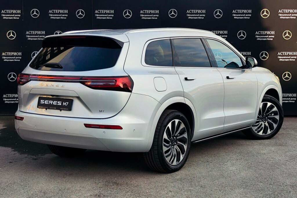 Цвета кузова Seres M7: пять доступных оттенков для кроссовера Цвета кузова Seres M7: пять доступных оттенков для кроссовера